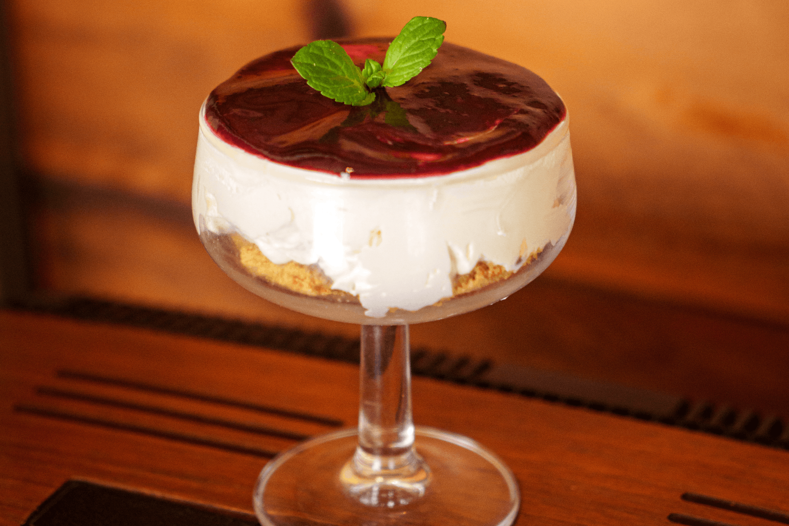 crumble al cacao e burro nocciole, con crema di anacardi al caffè e meringa di aquafaba. creazione originale ristorante fefino